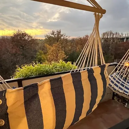 Stella's Park View Apartment